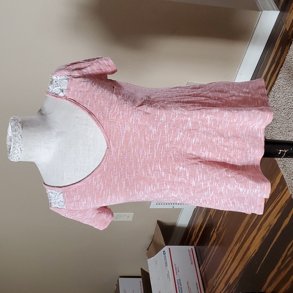 Coral top - Picture 1 of 2